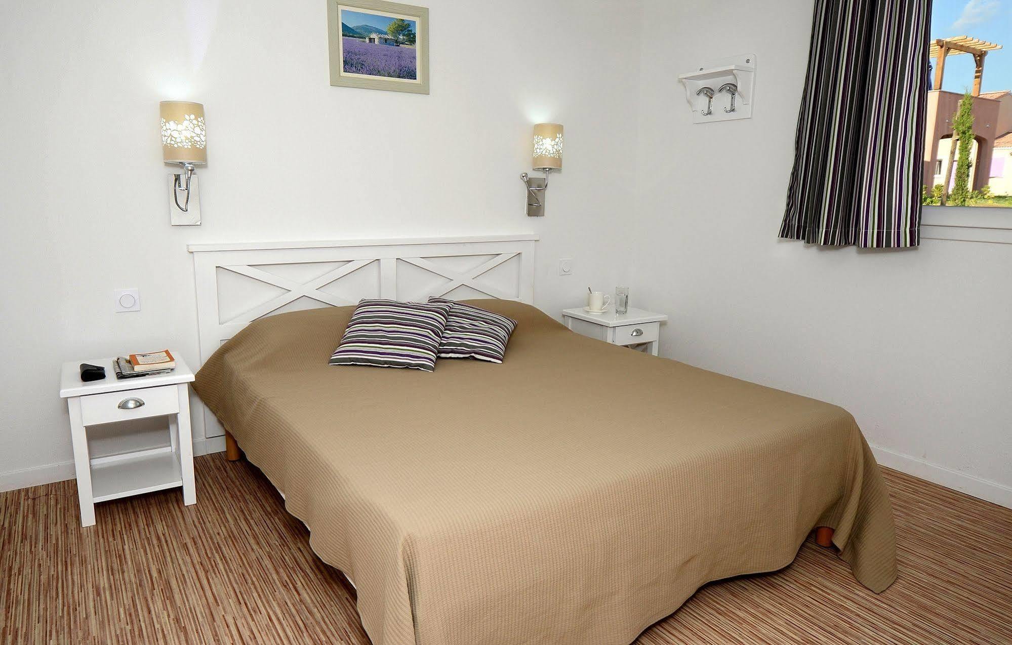 Residence Odalys Le Mas Des Alpilles Paradou Εξωτερικό φωτογραφία